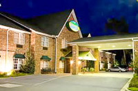 Fun things to do in Hendersonville NC : Mountain Inn & Suites in Flat Rock NC. 